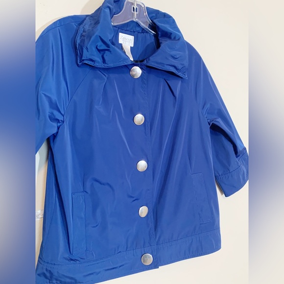 Chicos Zenergy (size 0)(0/2) Cobalt Blue Buttoned Cropped Rain Jacket - Picture 2 of 10